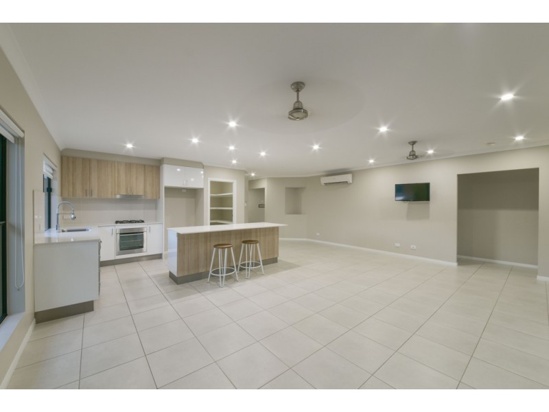 17 Hidden Court, Cannonvale QLD 4802