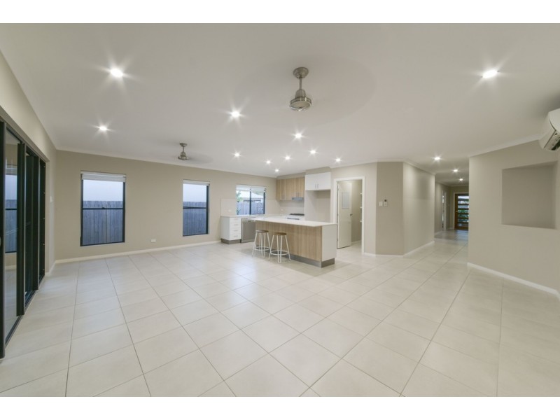 17 Hidden Court, Cannonvale QLD 4802