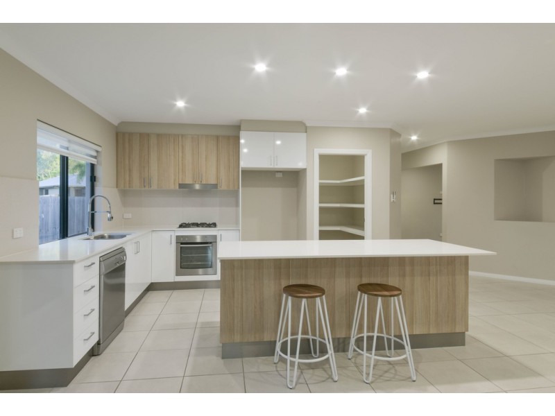 17 Hidden Court, Cannonvale QLD 4802