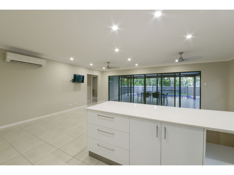 17 Hidden Court, Cannonvale QLD 4802