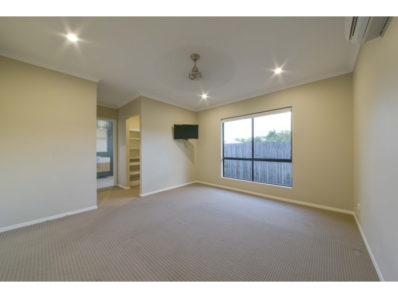 17 Hidden Court, Cannonvale QLD 4802