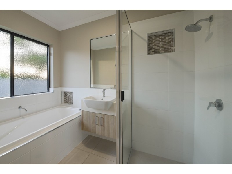 17 Hidden Court, Cannonvale QLD 4802