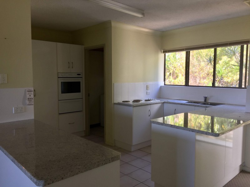 17/2 Eshelby, Cannonvale QLD 4802