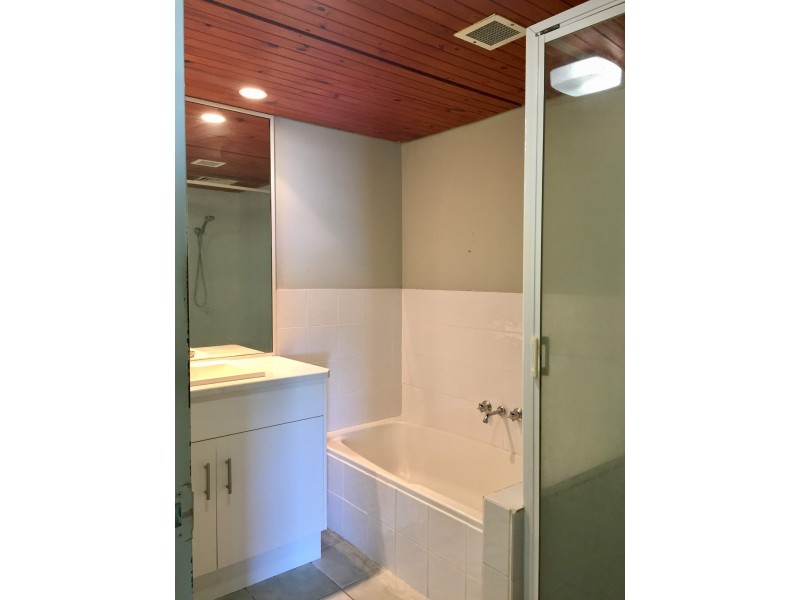 17/2 Eshelby, Cannonvale QLD 4802