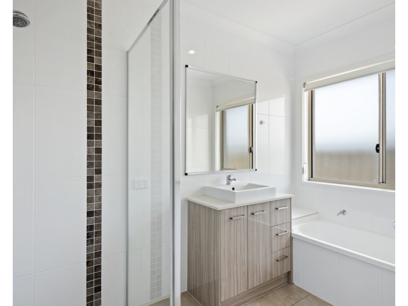 4 Spritsail Crescent, Cannonvale QLD 4802