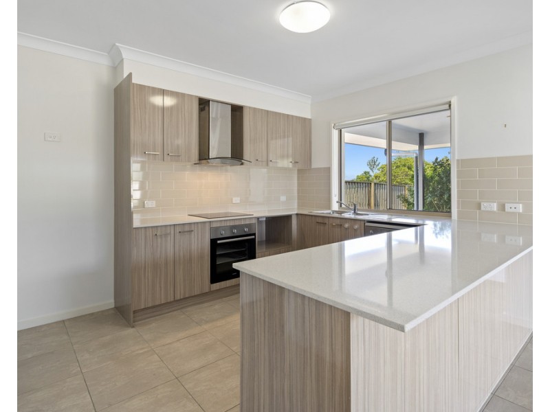 4 Spritsail Crescent, Cannonvale QLD 4802
