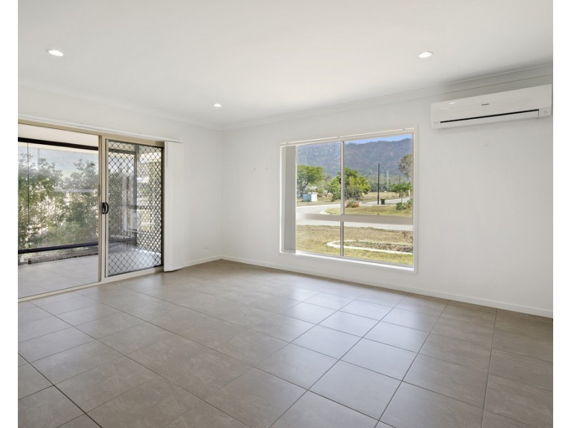 4 Spritsail Crescent, Cannonvale QLD 4802
