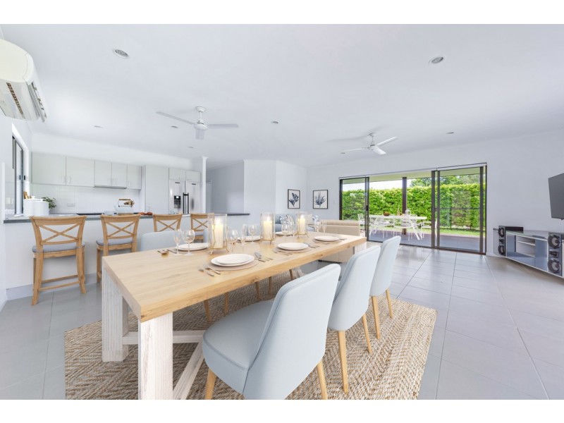 4 Waite Creek Court, Cannonvale QLD 4802