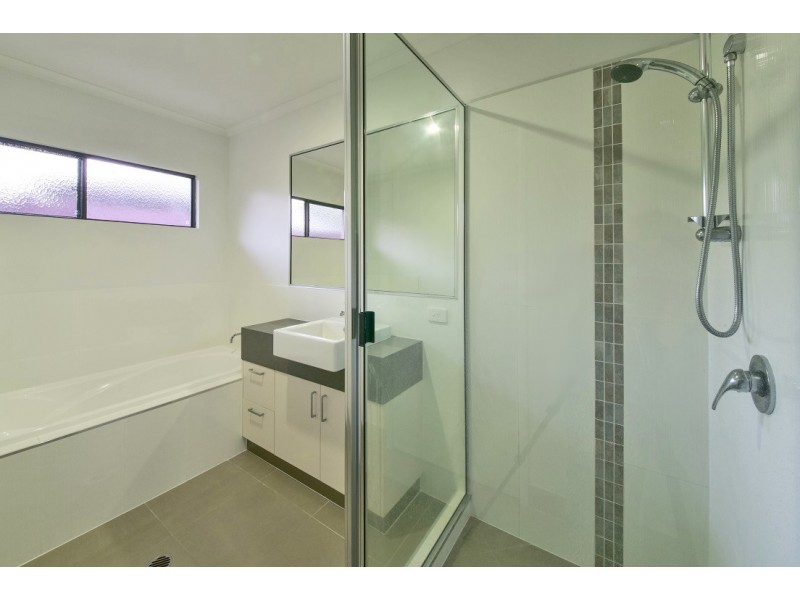 4 Waite Creek Court, Cannonvale QLD 4802
