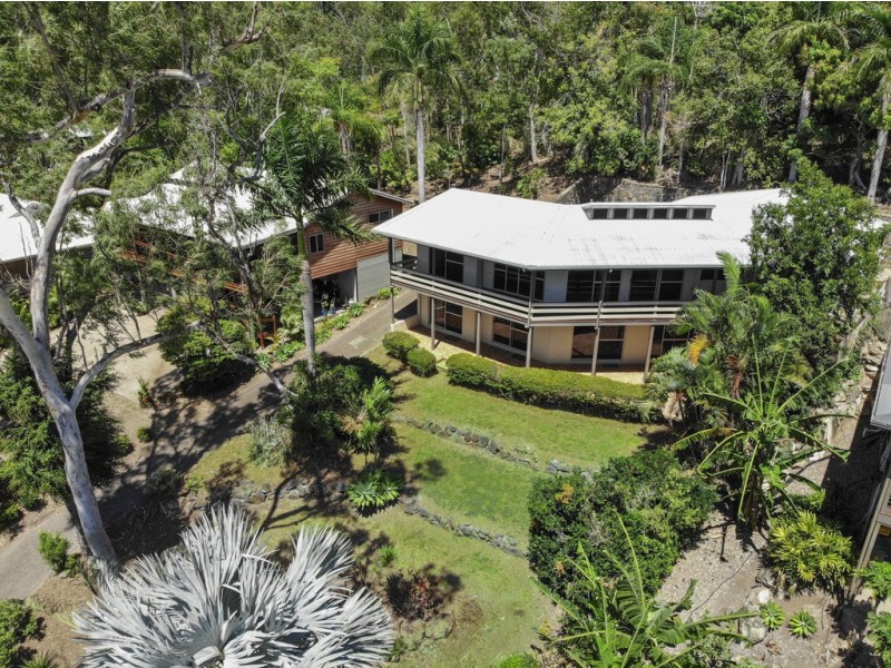7 Country Road, Cannonvale QLD 4802