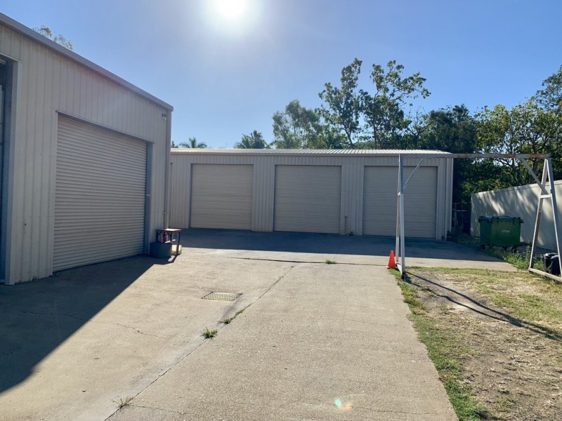 2/11 Carlo Drive, Cannonvale QLD 4802