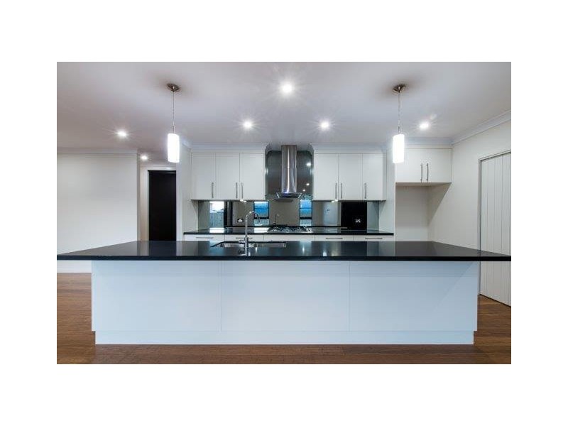 15 Pearl Street, Cannonvale QLD 4802