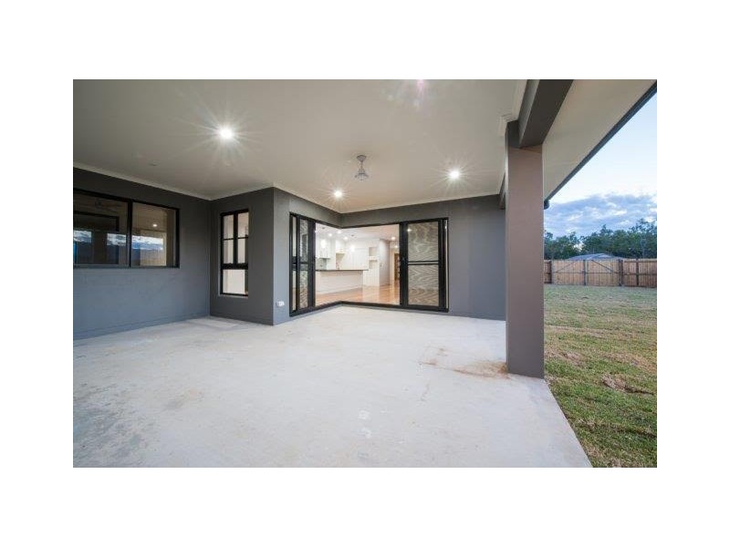 15 Pearl Street, Cannonvale QLD 4802
