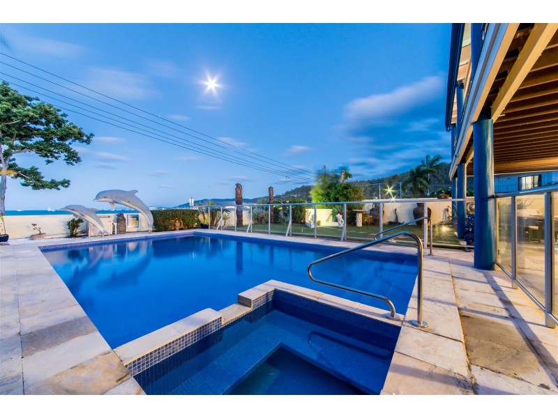 30 Coral Esplanade, Cannonvale QLD 4802