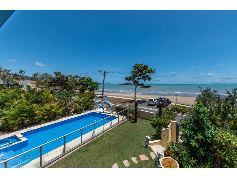 30 Coral Esplanade, Cannonvale QLD 4802
