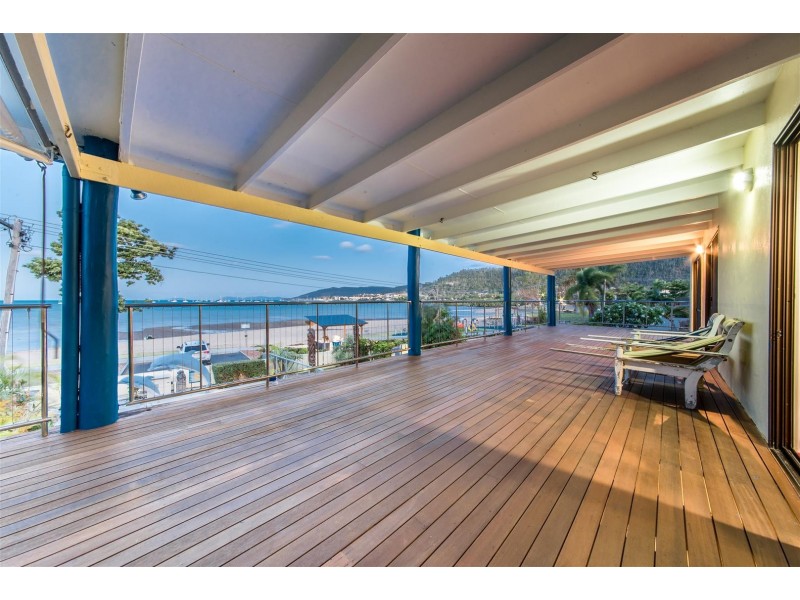 30 Coral Esplanade, Cannonvale QLD 4802