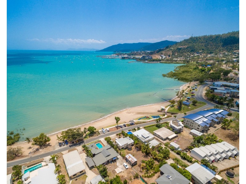 30 Coral Esplanade, Cannonvale QLD 4802