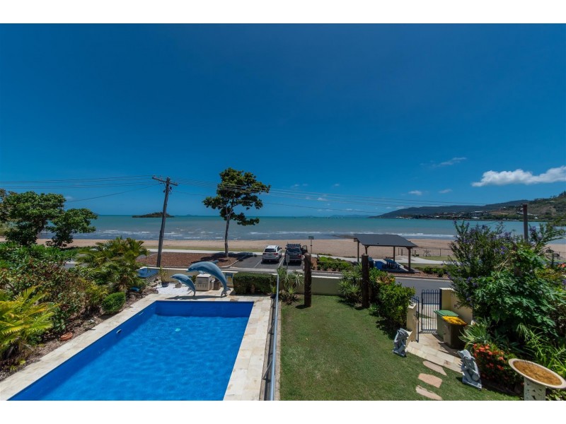 30 Coral Esplanade, Cannonvale QLD 4802
