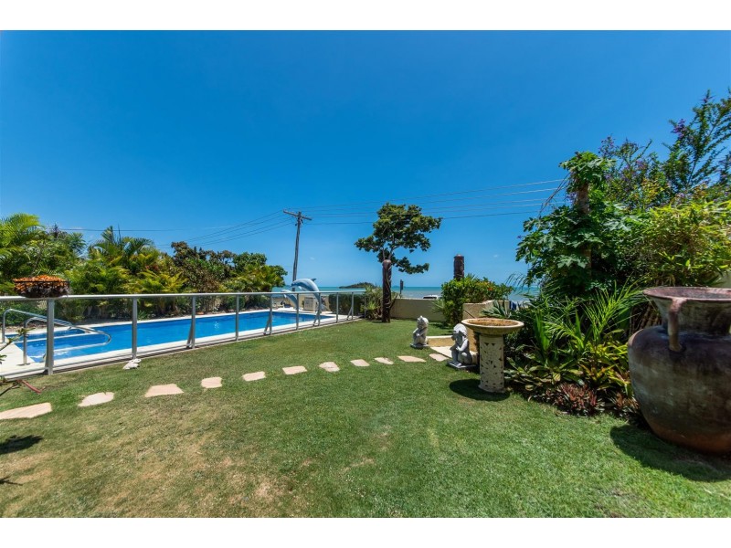 30 Coral Esplanade, Cannonvale QLD 4802