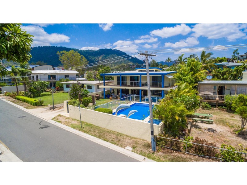 30 Coral Esplanade, Cannonvale QLD 4802