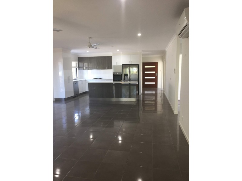 39 Twin Creek Court, Cannonvale QLD 4802