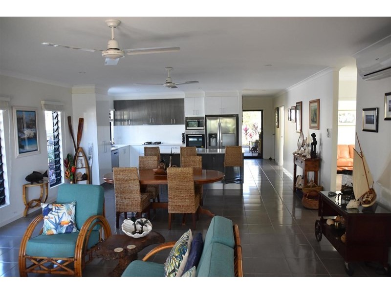 39 Twin Creek Court, Cannonvale QLD 4802