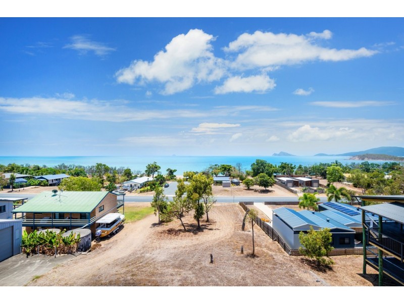17 Roseric Crescent, Hideaway Bay QLD 4800