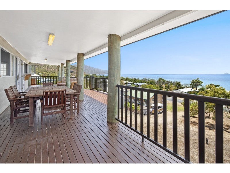 17 Roseric Crescent, Hideaway Bay QLD 4800