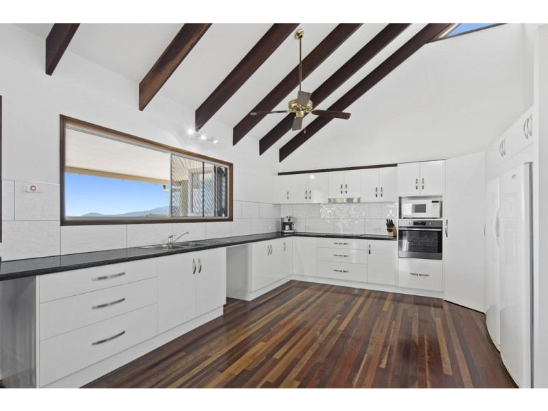 17 Roseric Crescent, Hideaway Bay QLD 4800