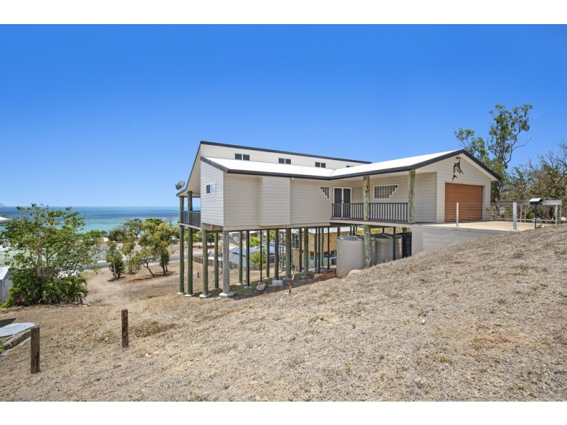 17 Roseric Crescent, Hideaway Bay QLD 4800