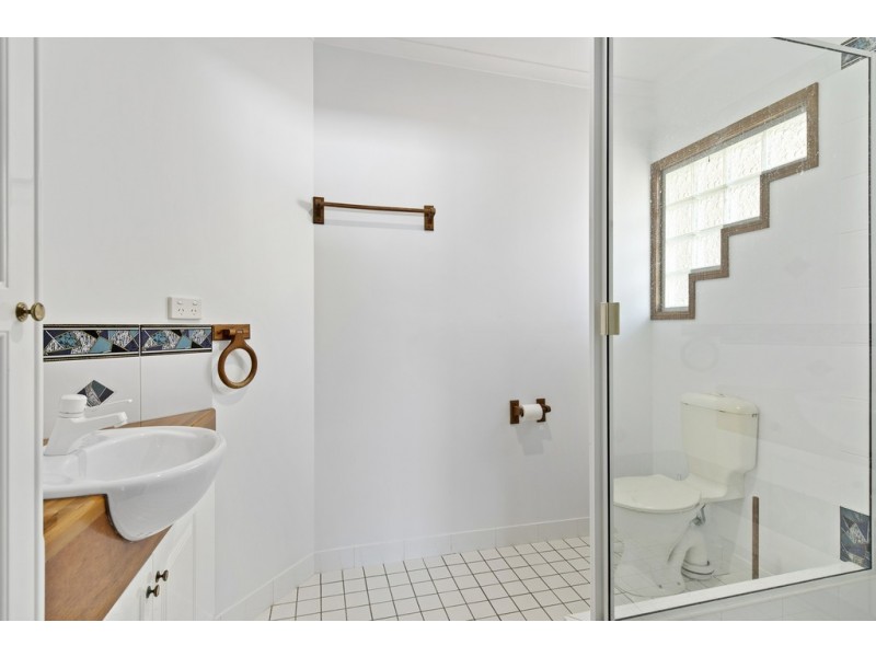 17 Roseric Crescent, Hideaway Bay QLD 4800