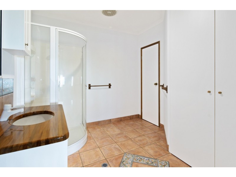 17 Roseric Crescent, Hideaway Bay QLD 4800