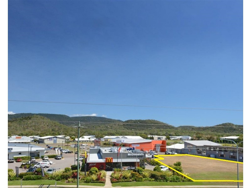 Reef Plaza Cnr Shute Harbour Rd/Paluma Rd, Cannonvale QLD 4802