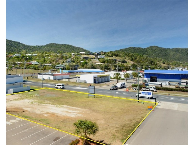 Reef Plaza Cnr Shute Harbour Rd/Paluma Rd, Cannonvale QLD 4802