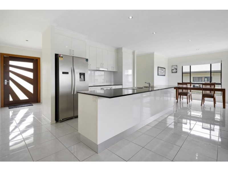 3 Flinders Court, Cannonvale QLD 4802