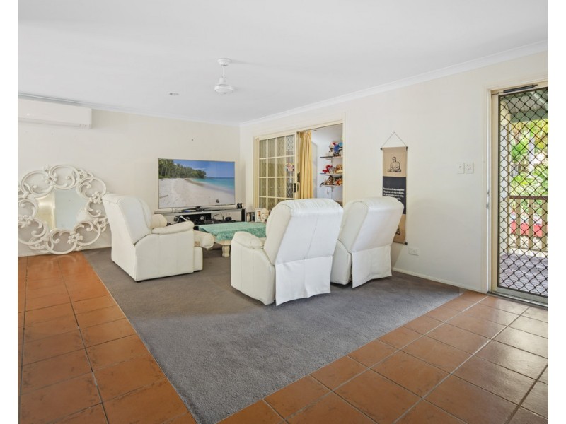 4 Cateran Close, Cannonvale QLD 4802