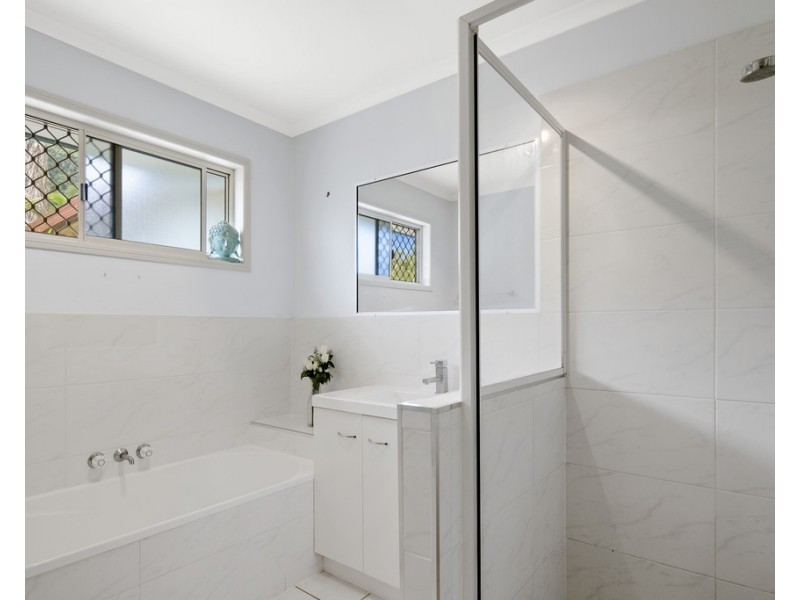 4 Cateran Close, Cannonvale QLD 4802