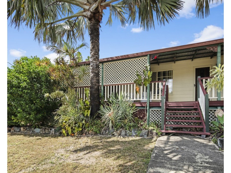 4 Cateran Close, Cannonvale QLD 4802