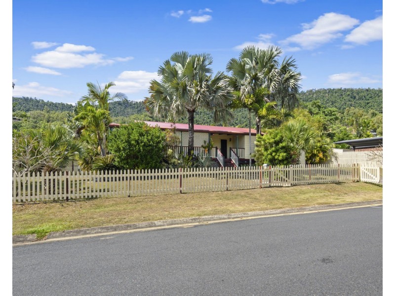 4 Cateran Close, Cannonvale QLD 4802
