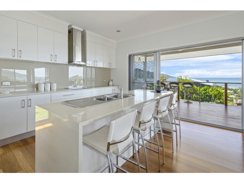 38 Blackcurrant Drive, Hideaway Bay QLD 4800