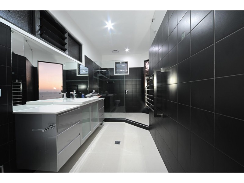 15 Kara Crescent, Airlie Beach QLD 4802