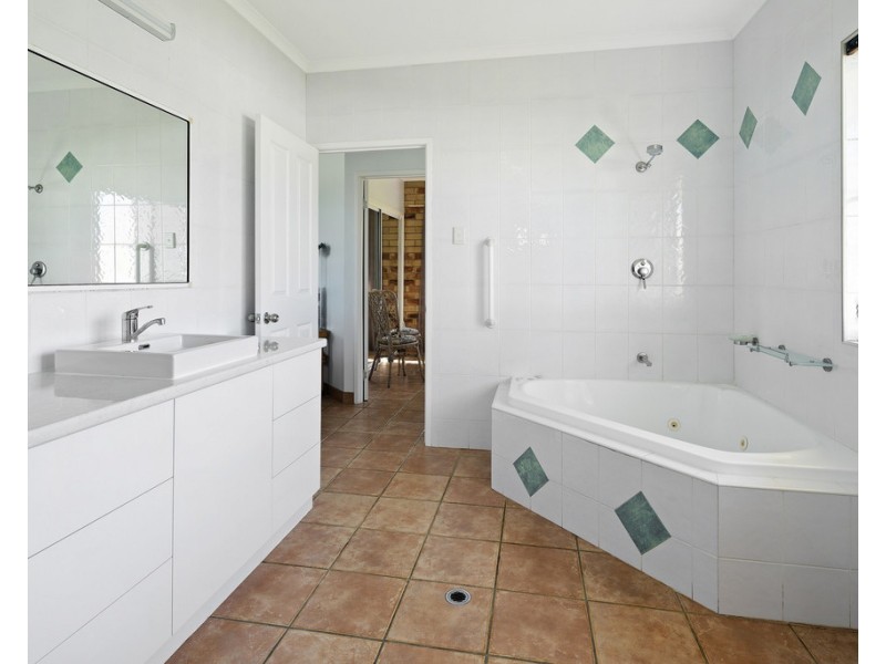 4 Arkhurst Road, Hideaway Bay QLD 4800