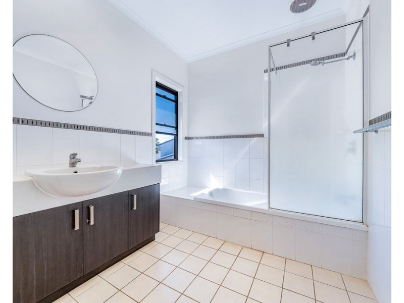 2/25 Abell Road, Cannonvale QLD 4802
