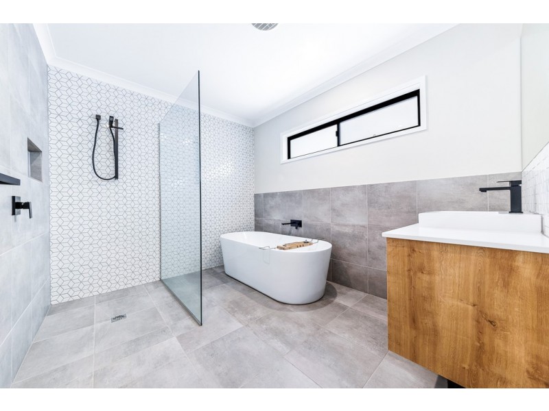 65 Honeyeater Crescent, Cannonvale QLD 4802