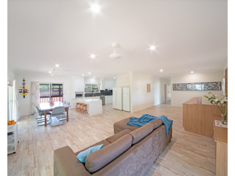 4 Peters Avenue, Midge Point QLD 4799