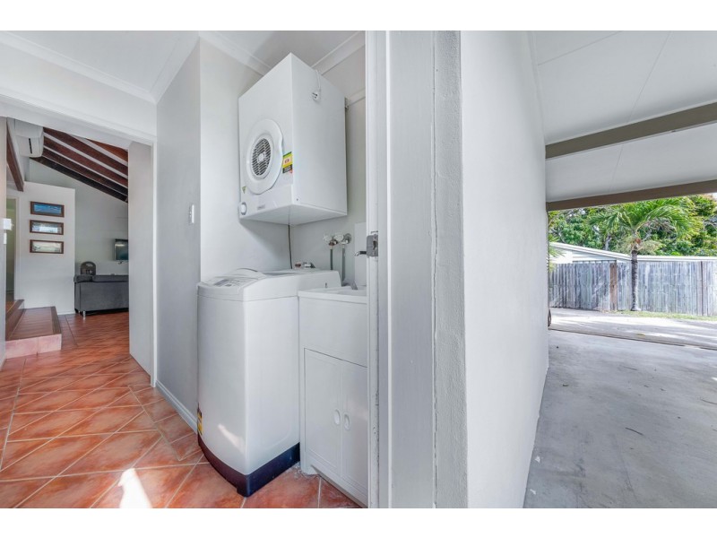 55 Manooka Drive, Cannonvale QLD 4802