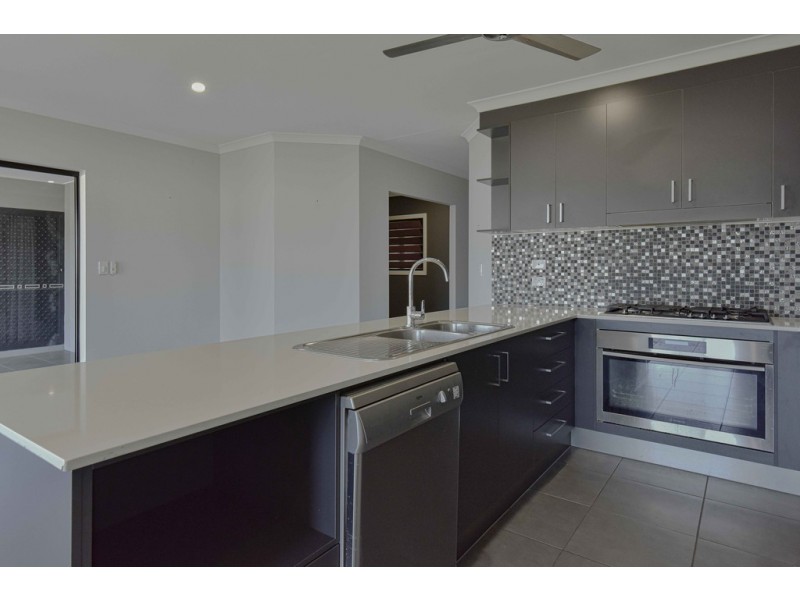 4 Vector Court, Cannonvale QLD 4802