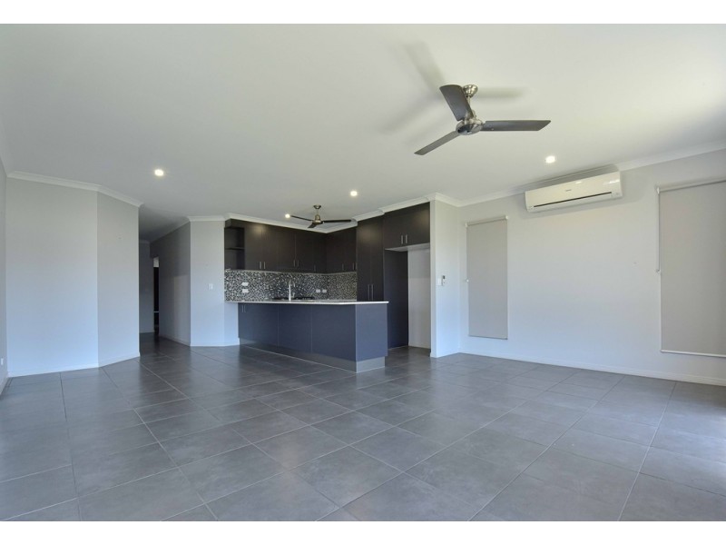 4 Vector Court, Cannonvale QLD 4802