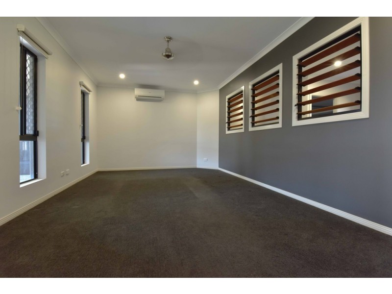 4 Vector Court, Cannonvale QLD 4802