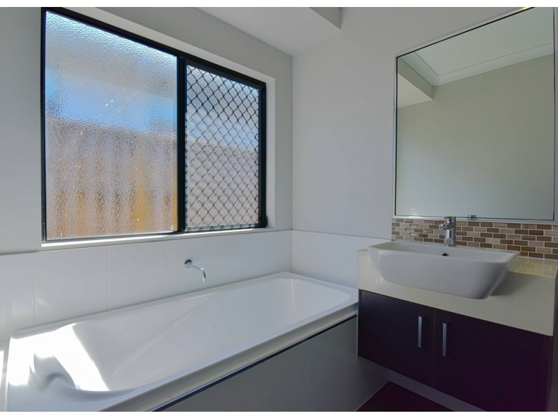 4 Vector Court, Cannonvale QLD 4802